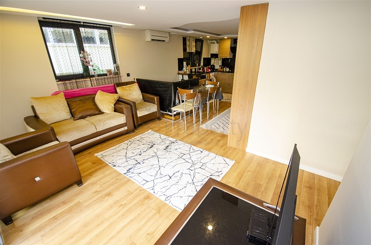 Просторная двухуровневая квартира в центре города Анталии