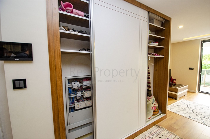 Просторная двухуровневая квартира в центре города Анталии