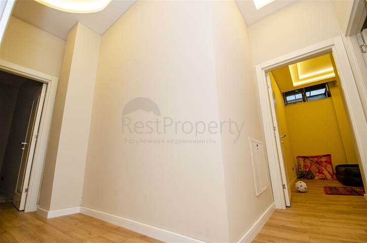 Просторная двухуровневая квартира в центре города Анталии