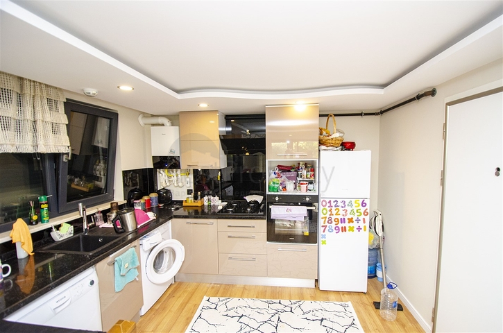 Просторная двухуровневая квартира в центре города Анталии