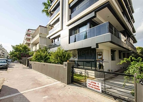 Просторная двухуровневая квартира в центре города Анталии