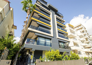 Просторная двухуровневая квартира в центре города Анталии