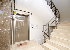 Просторная двухуровневая квартира в центре города Анталии