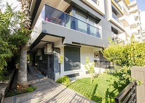 Просторная двухуровневая квартира в центре города Анталии