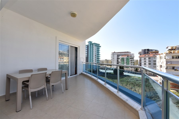 Просторная двухкомнатная квартира в Махмутларе