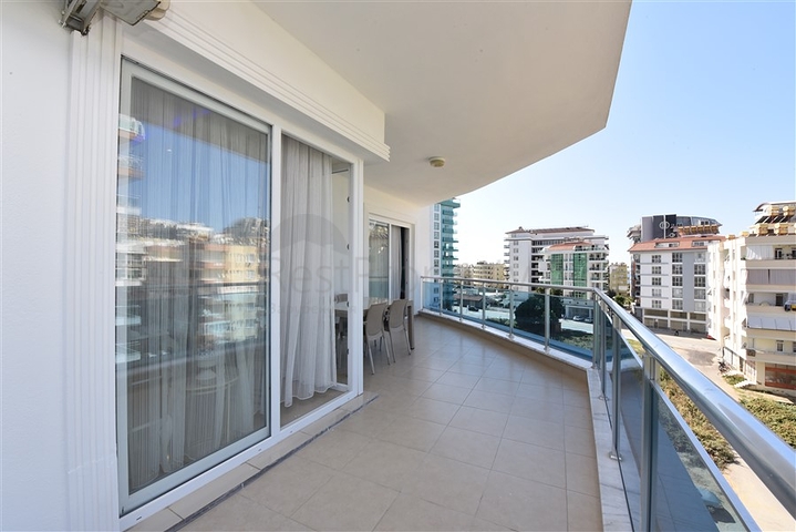 Просторная двухкомнатная квартира в Махмутларе