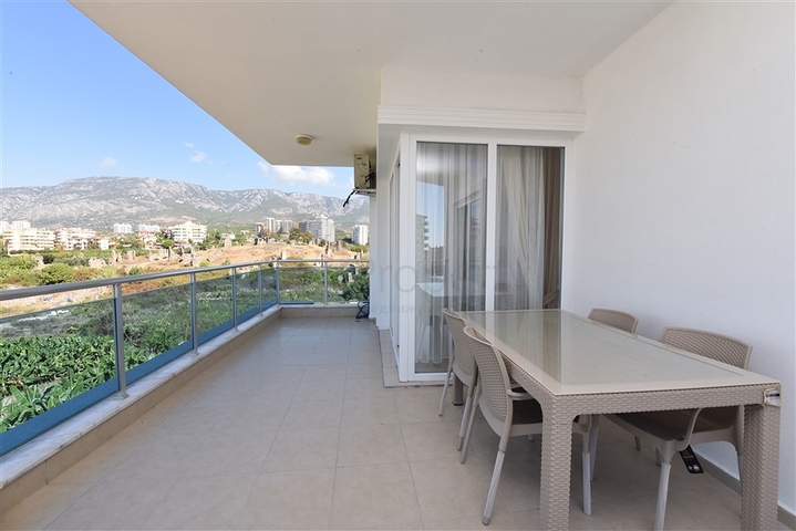 Просторная двухкомнатная квартира в Махмутларе