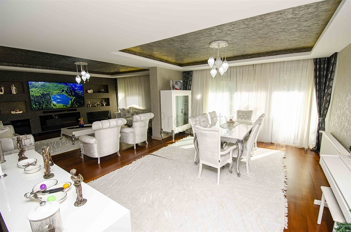 Элитная квартира 5+1 с выходом в сад в Унжалы Коньяалты