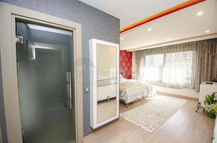 Элитная квартира 5+1 с выходом в сад в Унжалы Коньяалты