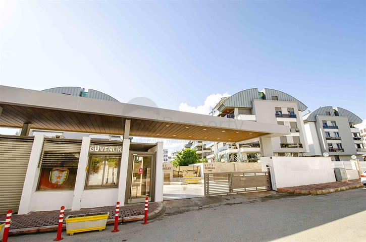 Элитная квартира 5+1 с выходом в сад в Унжалы Коньяалты