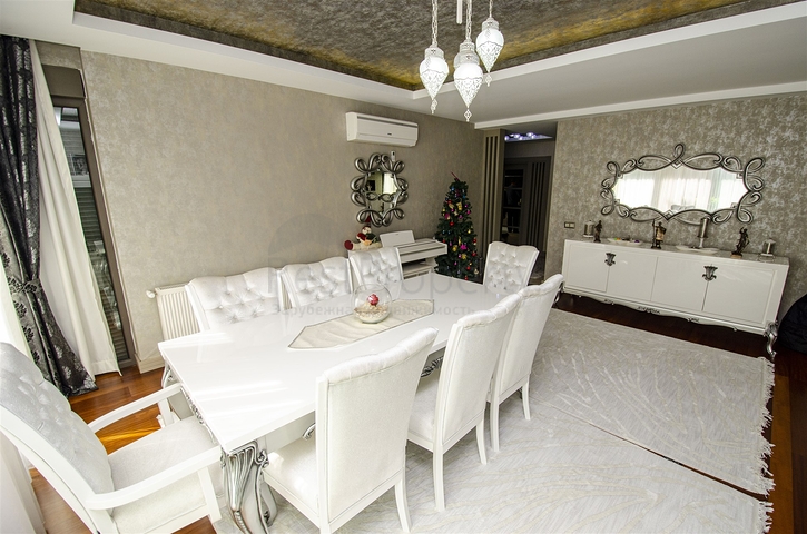 Элитная квартира 5+1 с выходом в сад в Унжалы Коньяалты