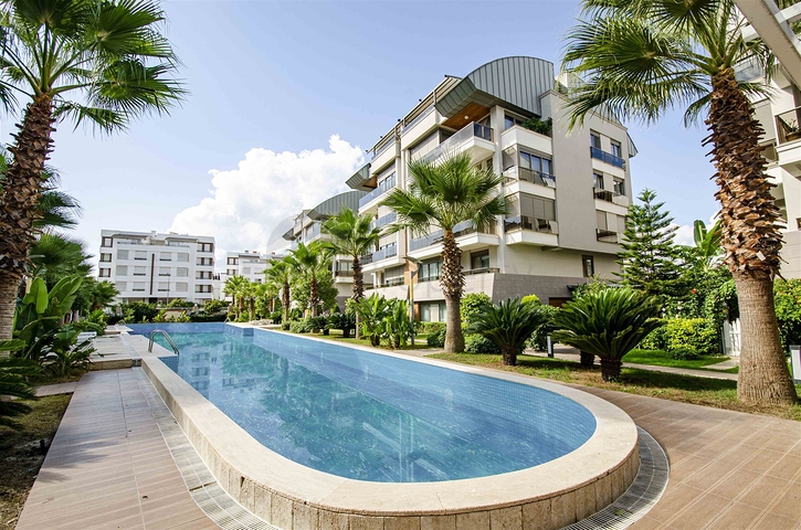 Элитная квартира 5+1 с выходом в сад в Унжалы Коньяалты