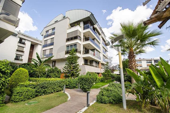 Элитная квартира 5+1 с выходом в сад в Унжалы Коньяалты