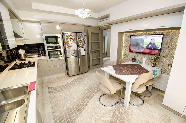 Элитная квартира 5+1 с выходом в сад в Унжалы Коньяалты