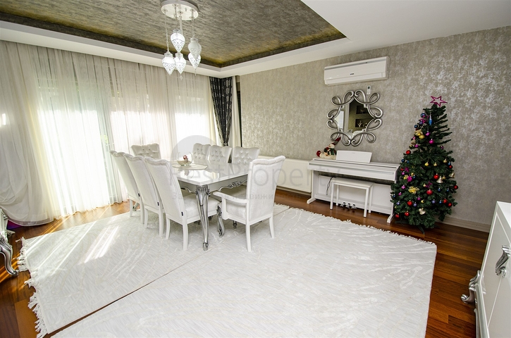 Элитная квартира 5+1 с выходом в сад в Унжалы Коньяалты