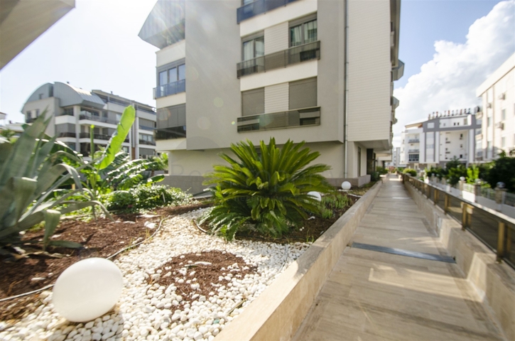 Элитная квартира 5+1 с выходом в сад в Унжалы Коньяалты