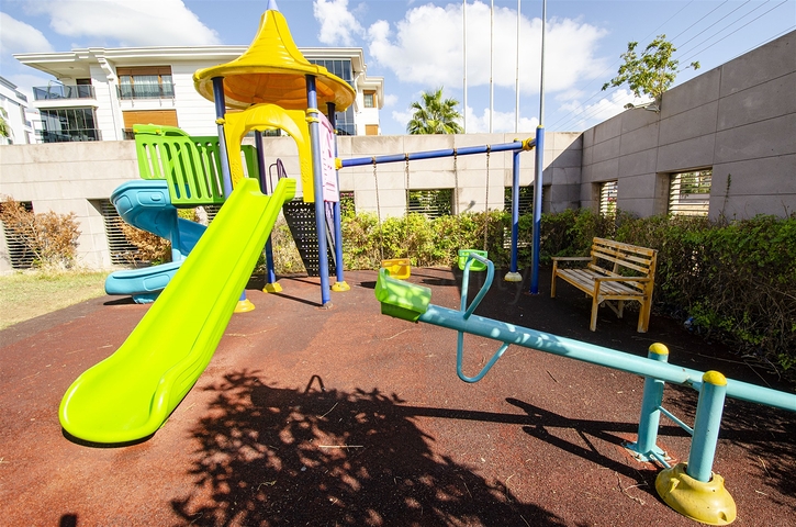 Элитная квартира 5+1 с выходом в сад в Унжалы Коньяалты