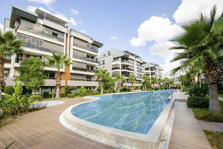 Элитная квартира 5+1 с выходом в сад в Унжалы Коньяалты