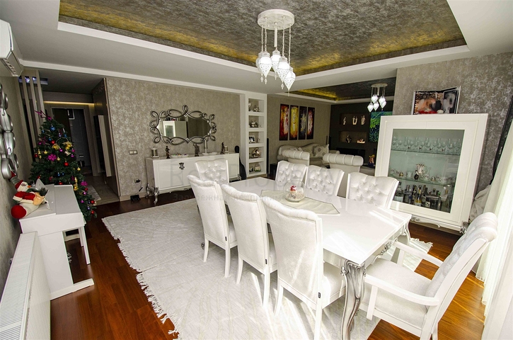 Элитная квартира 5+1 с выходом в сад в Унжалы Коньяалты