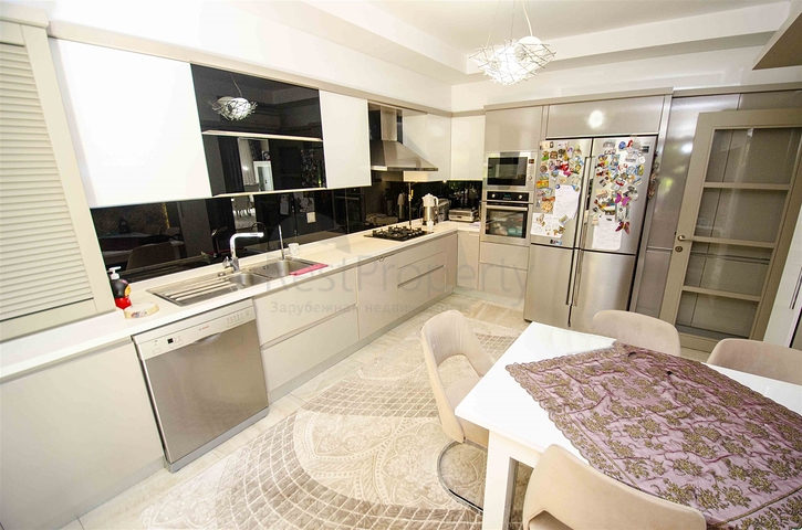 Элитная квартира 5+1 с выходом в сад в Унжалы Коньяалты