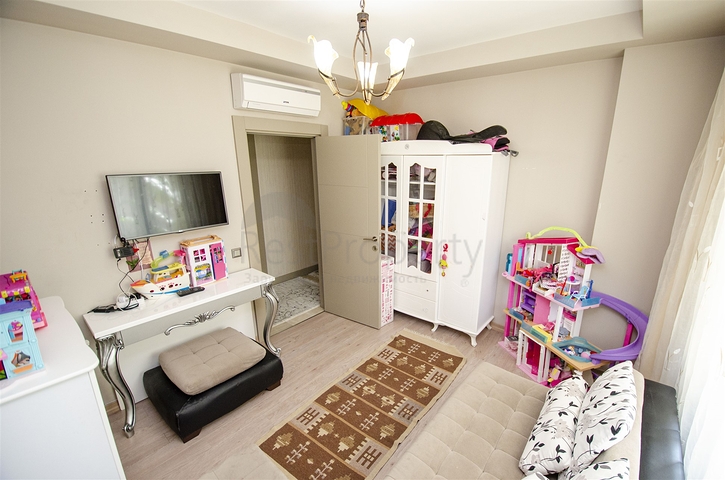 Элитная квартира 5+1 с выходом в сад в Унжалы Коньяалты