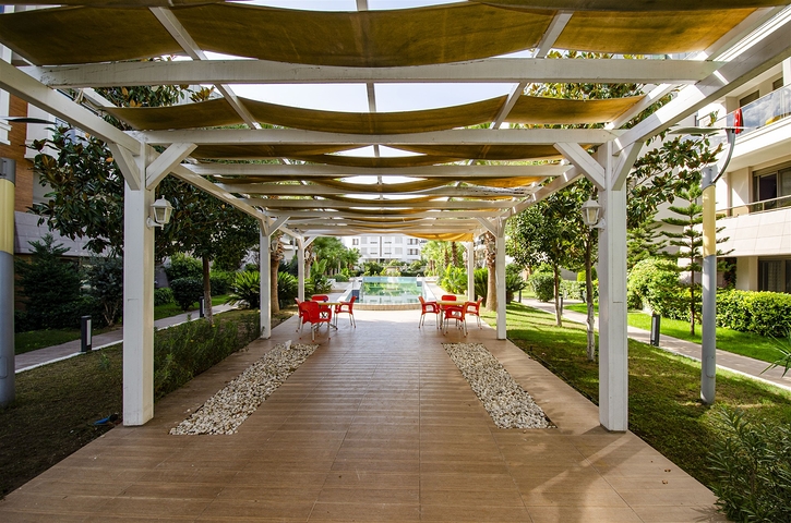 Элитная квартира 5+1 с выходом в сад в Унжалы Коньяалты