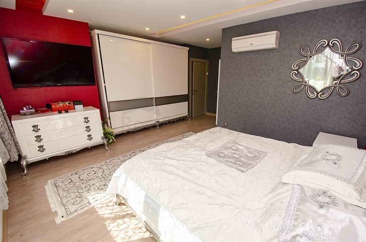 Элитная квартира 5+1 с выходом в сад в Унжалы Коньяалты