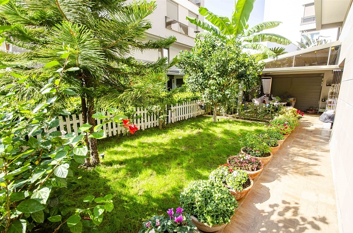 Элитная квартира 5+1 с выходом в сад в Унжалы Коньяалты