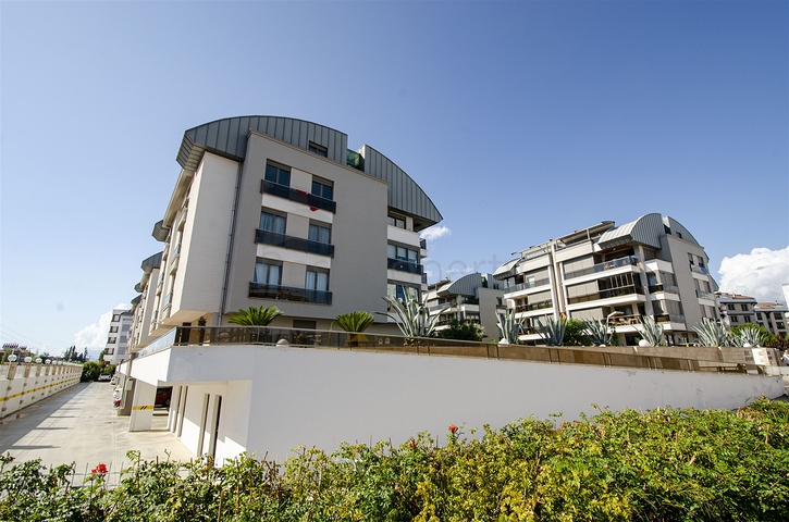 Элитная квартира 5+1 с выходом в сад в Унжалы Коньяалты