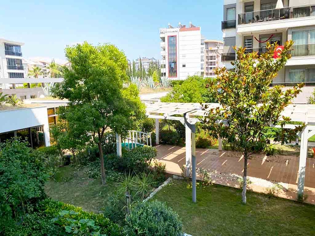 Элитная квартира 5+1 с выходом в сад в Унжалы Коньяалты