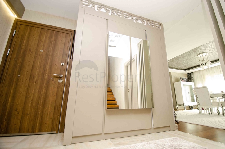 Элитная квартира 5+1 с выходом в сад в Унжалы Коньяалты