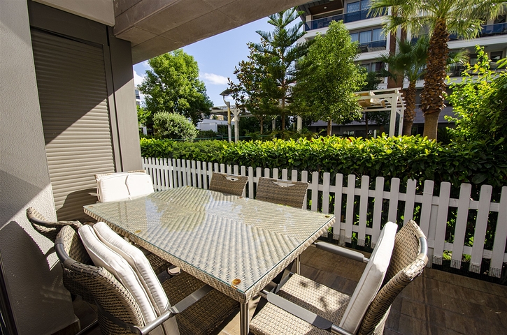 Элитная квартира 5+1 с выходом в сад в Унжалы Коньяалты