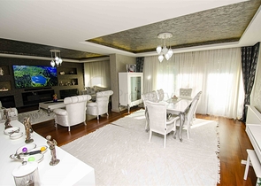 Элитная квартира 5+1 с выходом в сад в Унжалы Коньяалты