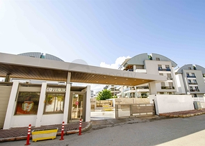 Элитная квартира 5+1 с выходом в сад в Унжалы Коньяалты