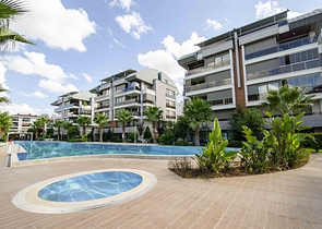 Элитная квартира 5+1 с выходом в сад в Унжалы Коньяалты