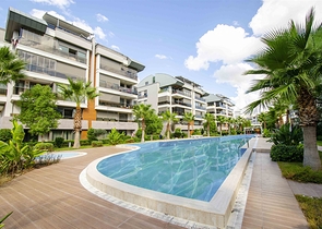 Элитная квартира 5+1 с выходом в сад в Унжалы Коньяалты