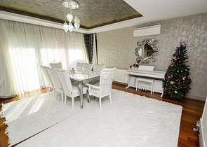 Элитная квартира 5+1 с выходом в сад в Унжалы Коньяалты