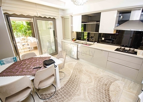 Элитная квартира 5+1 с выходом в сад в Унжалы Коньяалты