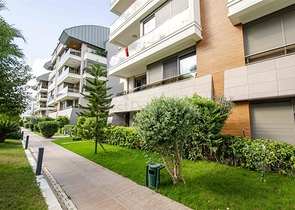 Элитная квартира 5+1 с выходом в сад в Унжалы Коньяалты