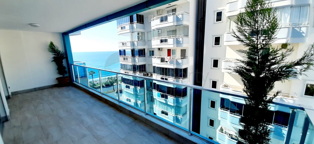 Апартаменты на первой береговой линии в районе Махмутлар 