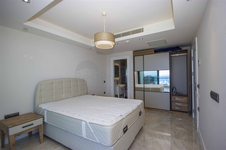 Трехкомнатная квартира с прямым видом на море