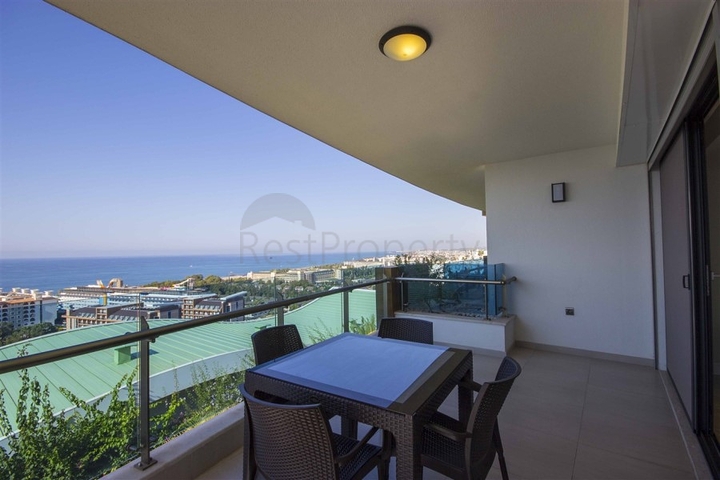 Трехкомнатная квартира с прямым видом на море