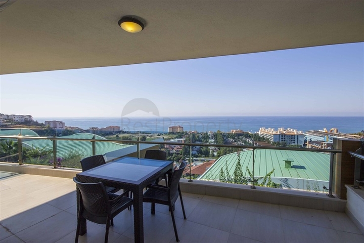 Трехкомнатная квартира с прямым видом на море