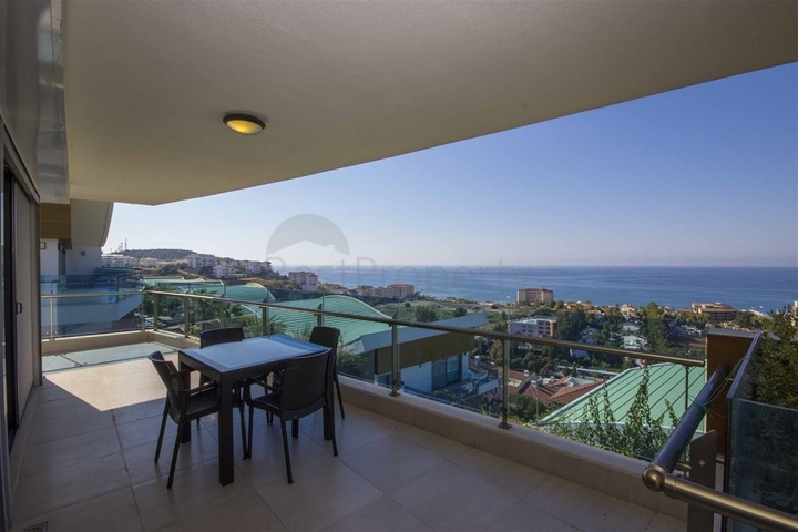 Трехкомнатная квартира с прямым видом на море