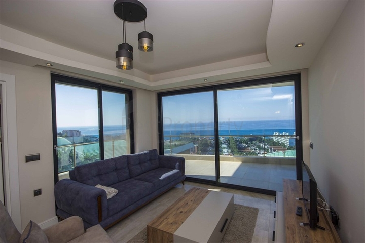 Трехкомнатная квартира с прямым видом на море