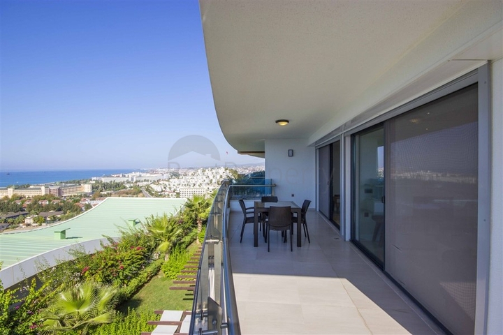 Трехкомнатная квартира с прямым видом на море