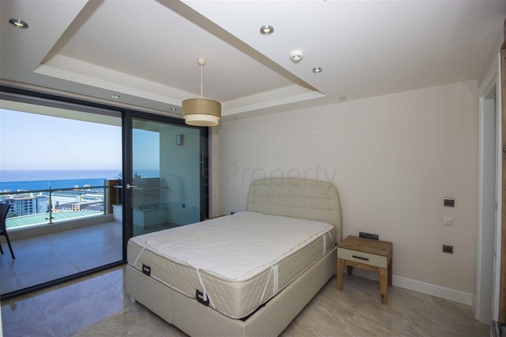 Трехкомнатная квартира с прямым видом на море