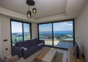 Трехкомнатная квартира с прямым видом на море