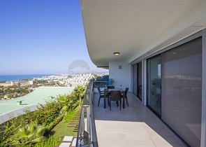 Трехкомнатная квартира с прямым видом на море