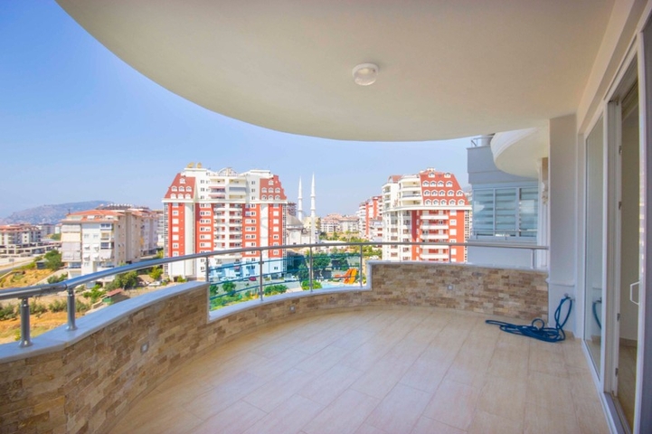 Трехкомнатные просторные апартаменты в районе Джикджилли